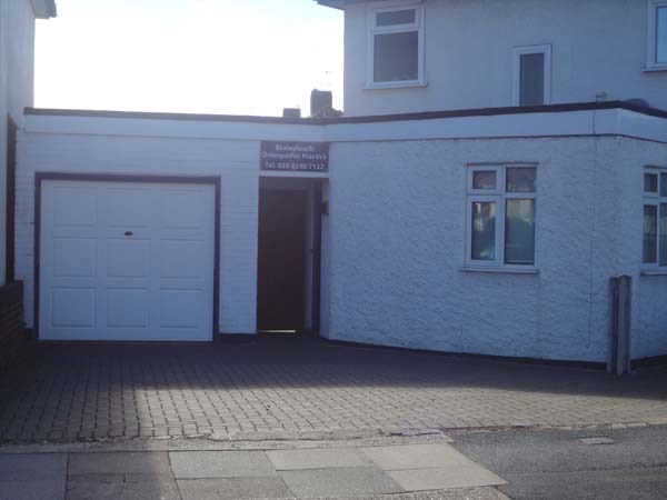 Image of the entry to the Bexleyheath Osteopathic Practice